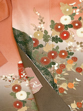 画像をギャラリービューアに読み込む, 紗綾型地紋に菊・破れ色紙模様部分刺繍　
