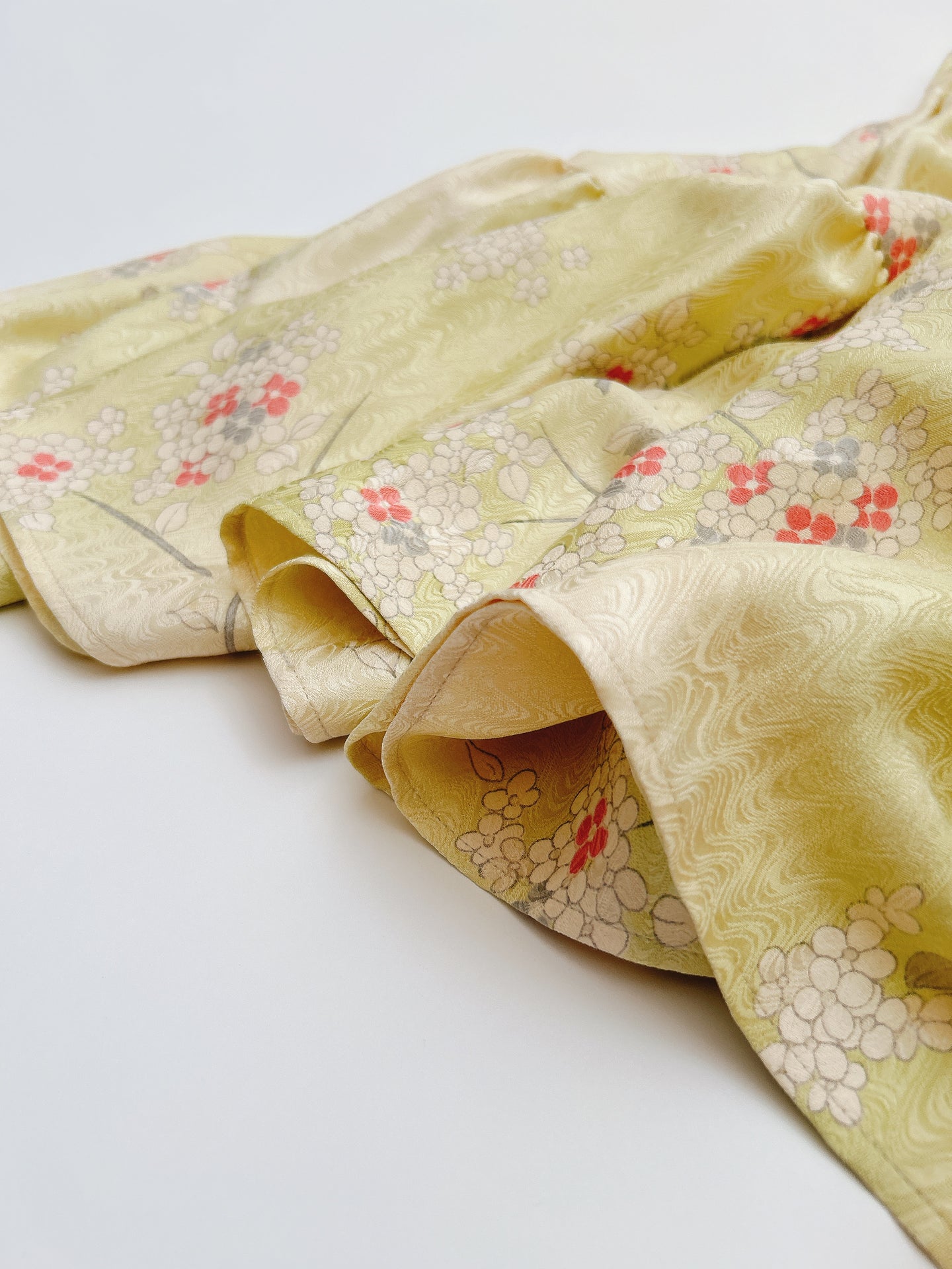 流水地紋に花模様【ティアード】