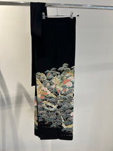 画像をギャラリービューアに読み込む, 松短冊に花鳥模様友禅染【黒留袖】
