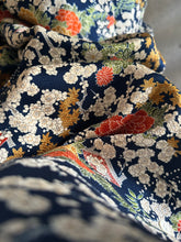 画像をギャラリービューアに読み込む, 鼓に紐枝梅模様紗綾型地紋【S】
