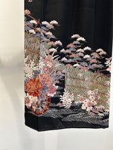 画像をギャラリービューアに読み込む, 芝檜垣に花車模様【黒留袖】
