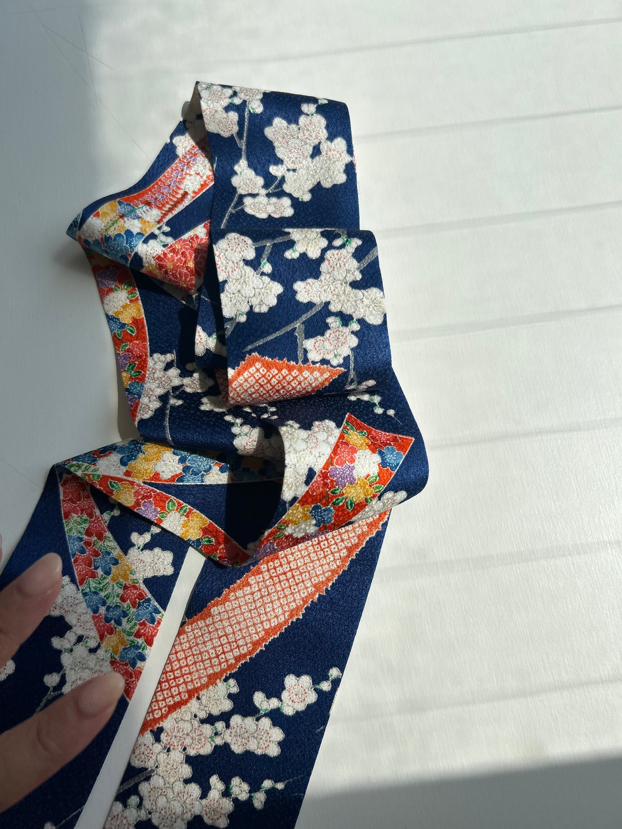 EFDF38F2-6995-4070-A66E-  