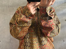 画像をギャラリービューアに読み込む, 紗綾型地紋に手染め更紗丸古典模様【M】
