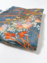 画像をギャラリービューアに読み込む, 【予約品】のり散らし地に花葉尽くし模様
