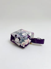 画像をギャラリービューアに読み込む, 流水地紋に雪輪模様草花尽くし【小】
