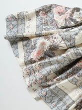 画像をギャラリービューアに読み込む, 菊尽くし地紋に花籠金彩模様【ティアード】
