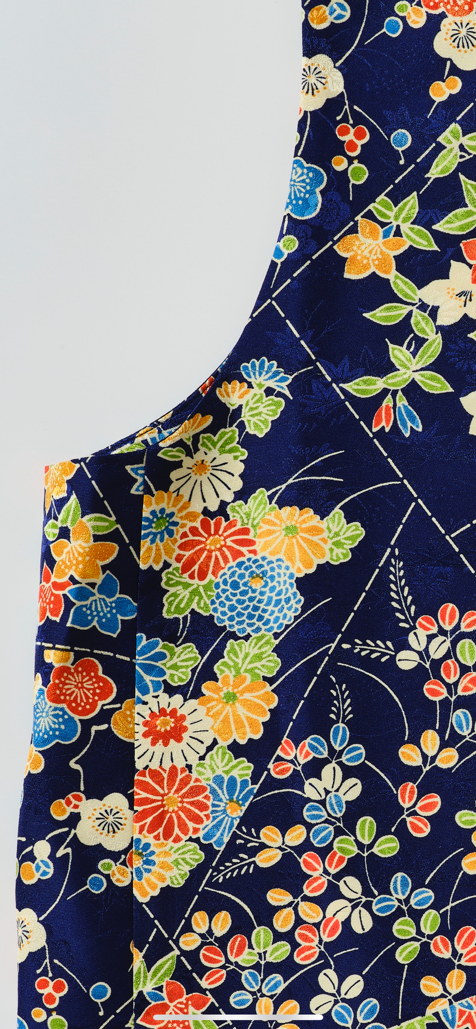 502mh23○付下げ 刺繍 桜楓文様 白鼠色 地紋入り 金銀糸 梅菊 502mh23○付下げ 刺繍 桜楓文様 白鼠色 地紋入り 金銀糸 梅菊