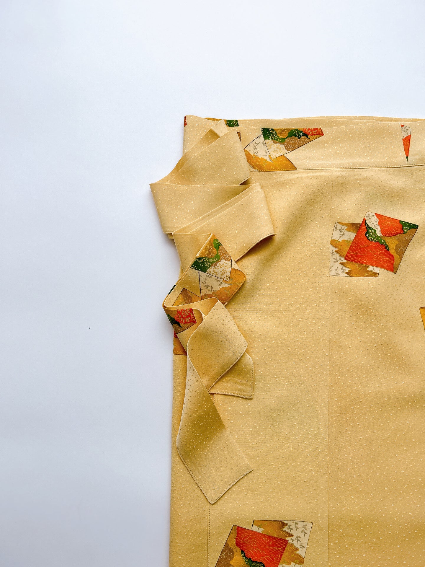 色紙に風景模様総点地紋