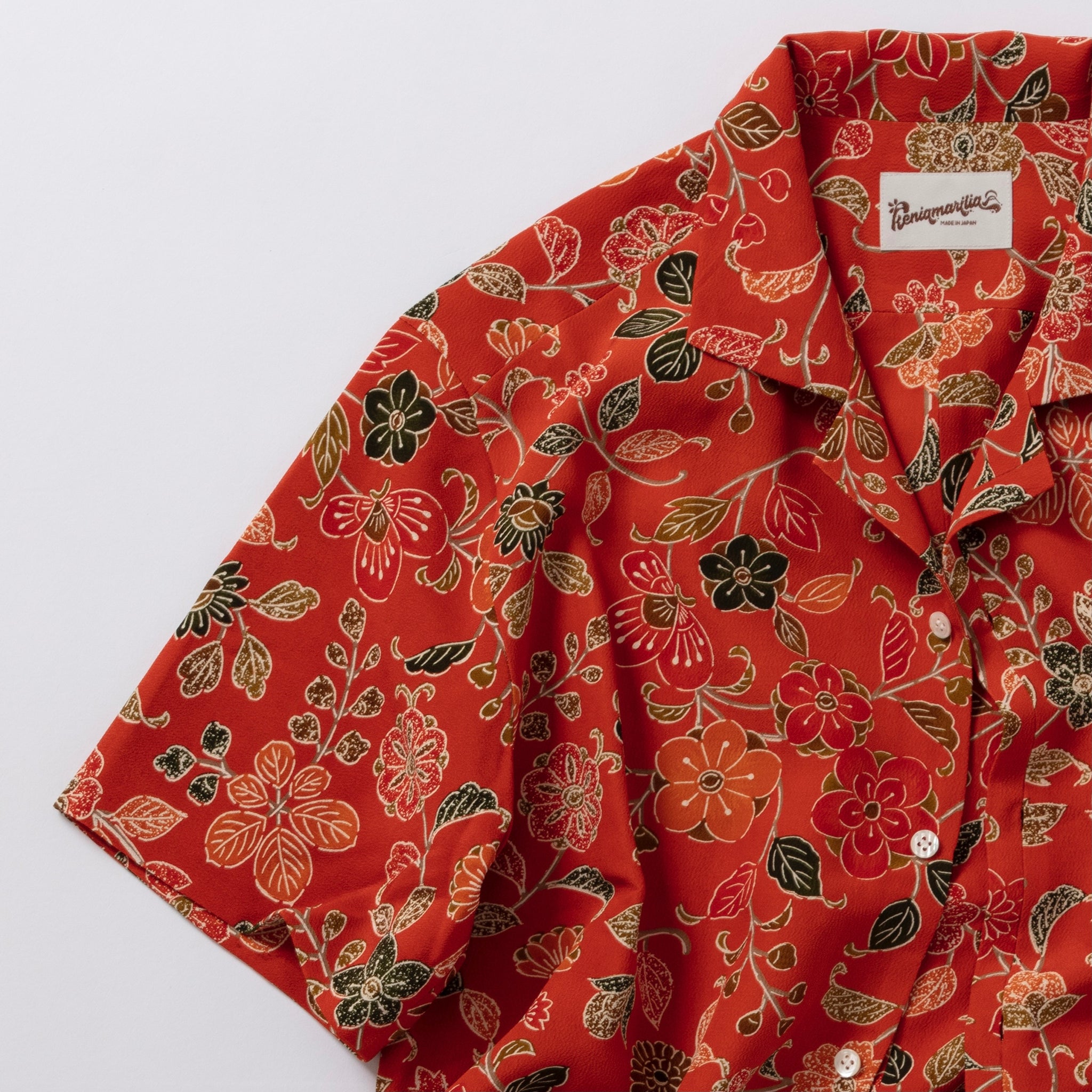 蝶に花唐草模様【M】 – keniamarilia