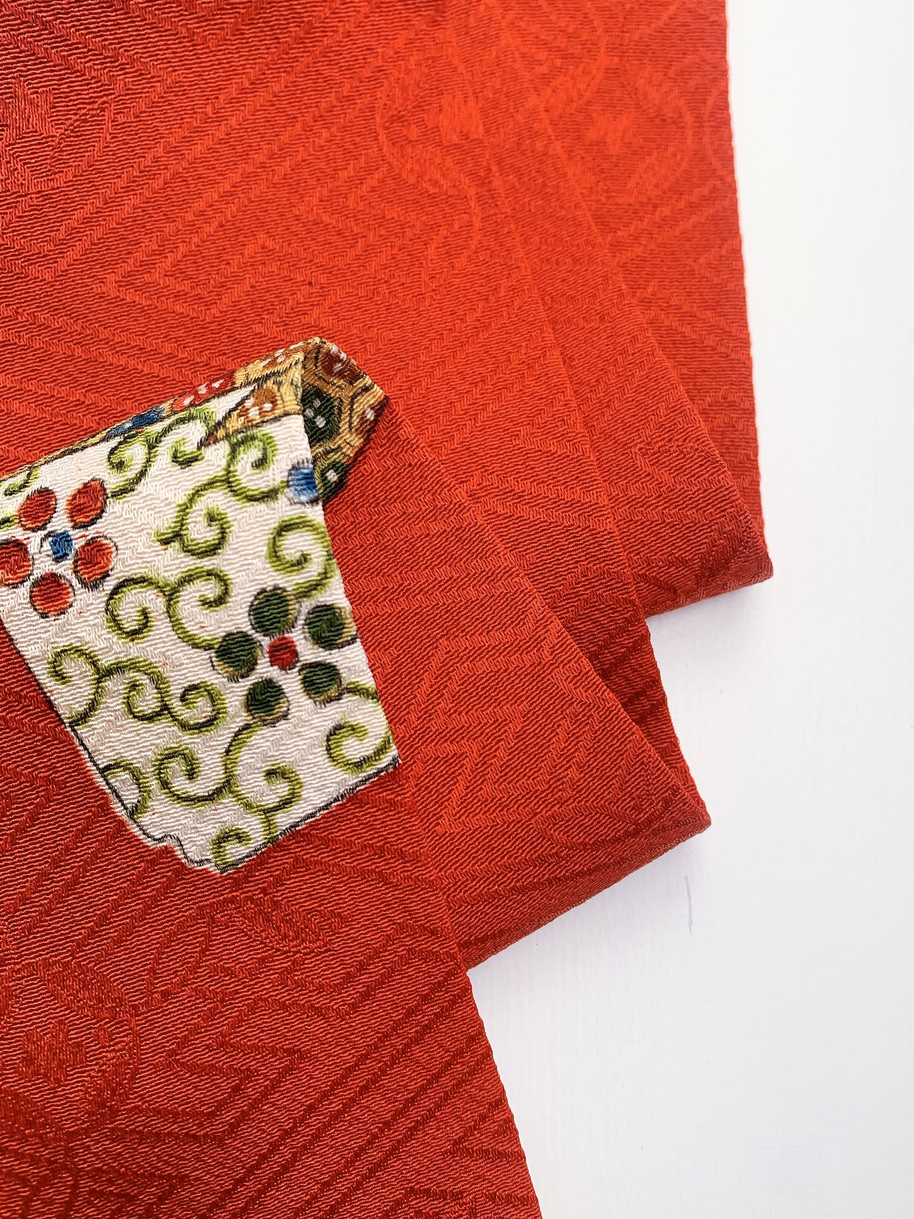 破れ色紙に花古典柄総紗綾地紋 – keniamarilia