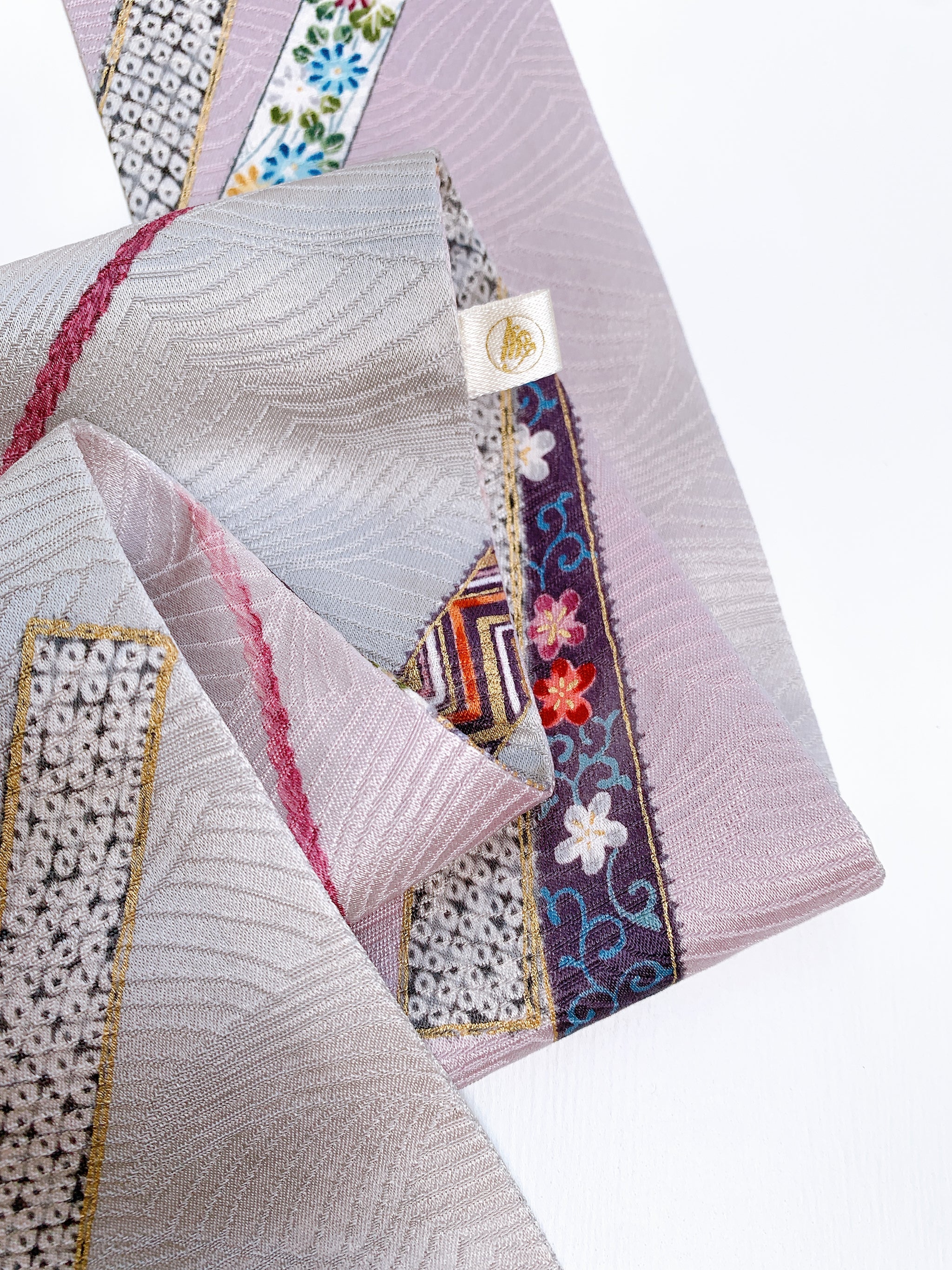 組紐に短冊花古典柄模様総地紋 – keniamarilia